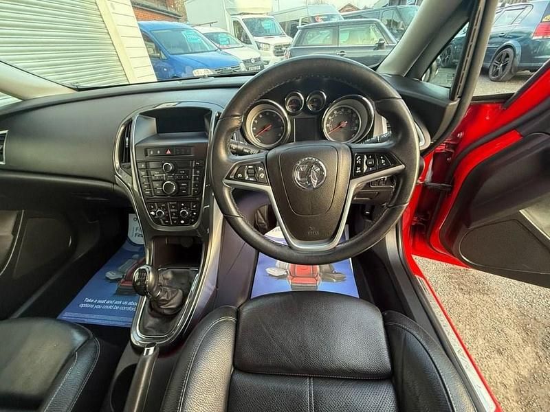 Used Vauxhall Astra Elite 115 HP (84 kW) 2014 Red Estate