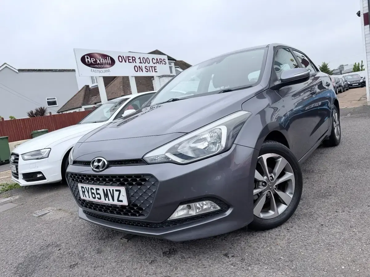 Begagnad Hyundai i20 SE 100 HK (73 kW) 2016 Grå Halvkombi