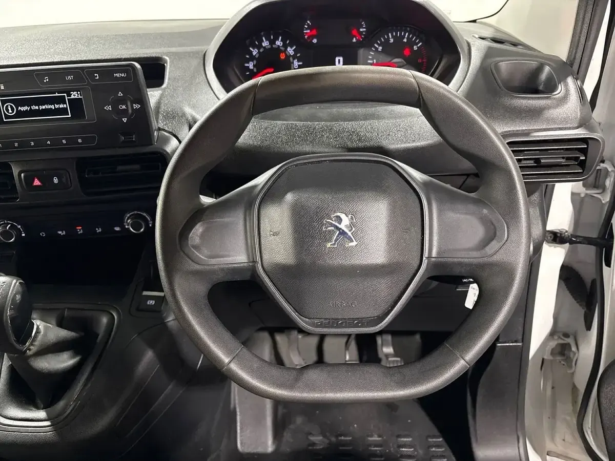 Used Peugeot Partner 131 HP (96 kW) 2020 White MPV