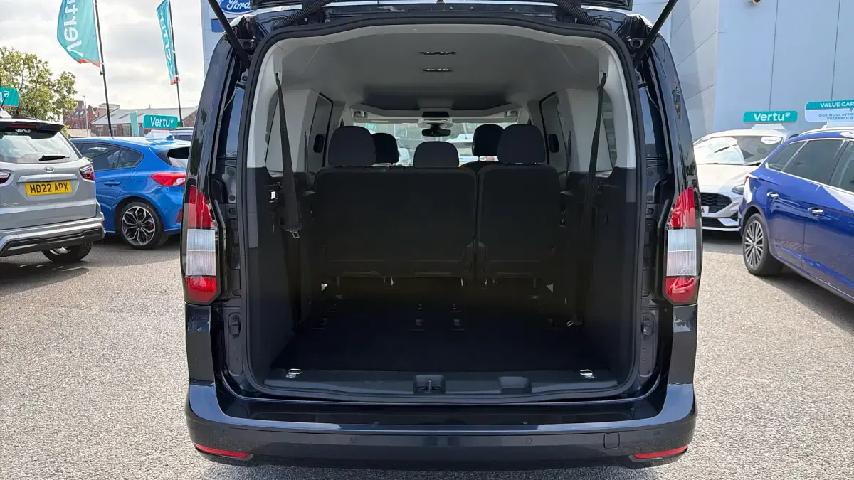 Used Ford Tourneo Connect Titanium 122 HP (89 kW) 2023 Blue MPV