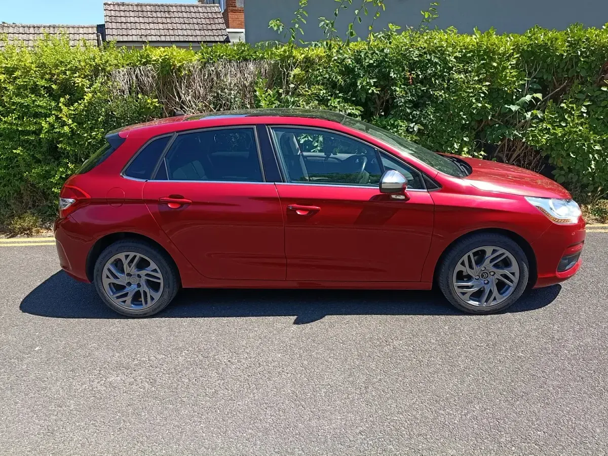 Used Citroën C4 SELECTION 120 HP (88 kW) 2014 Red Hatchback