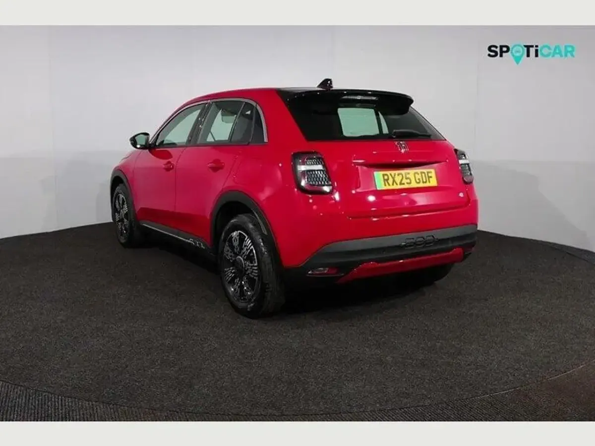 Used Fiat 600E Red 113 kW (154 HP) 2025 Red SUV