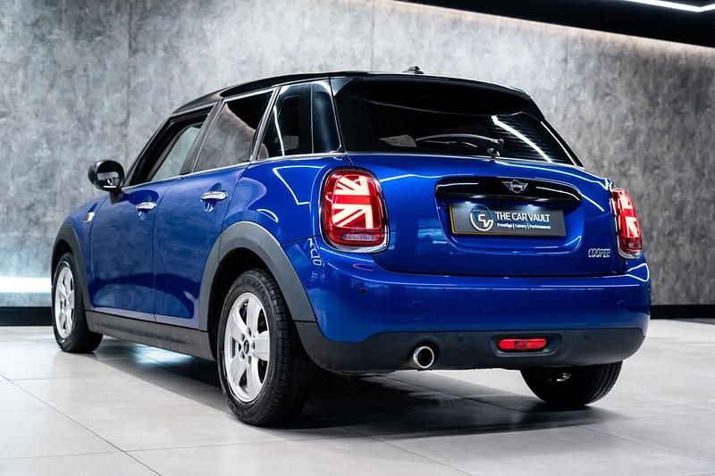 Używany Mini Cooper Classic 2019 Niebieski Hatchback