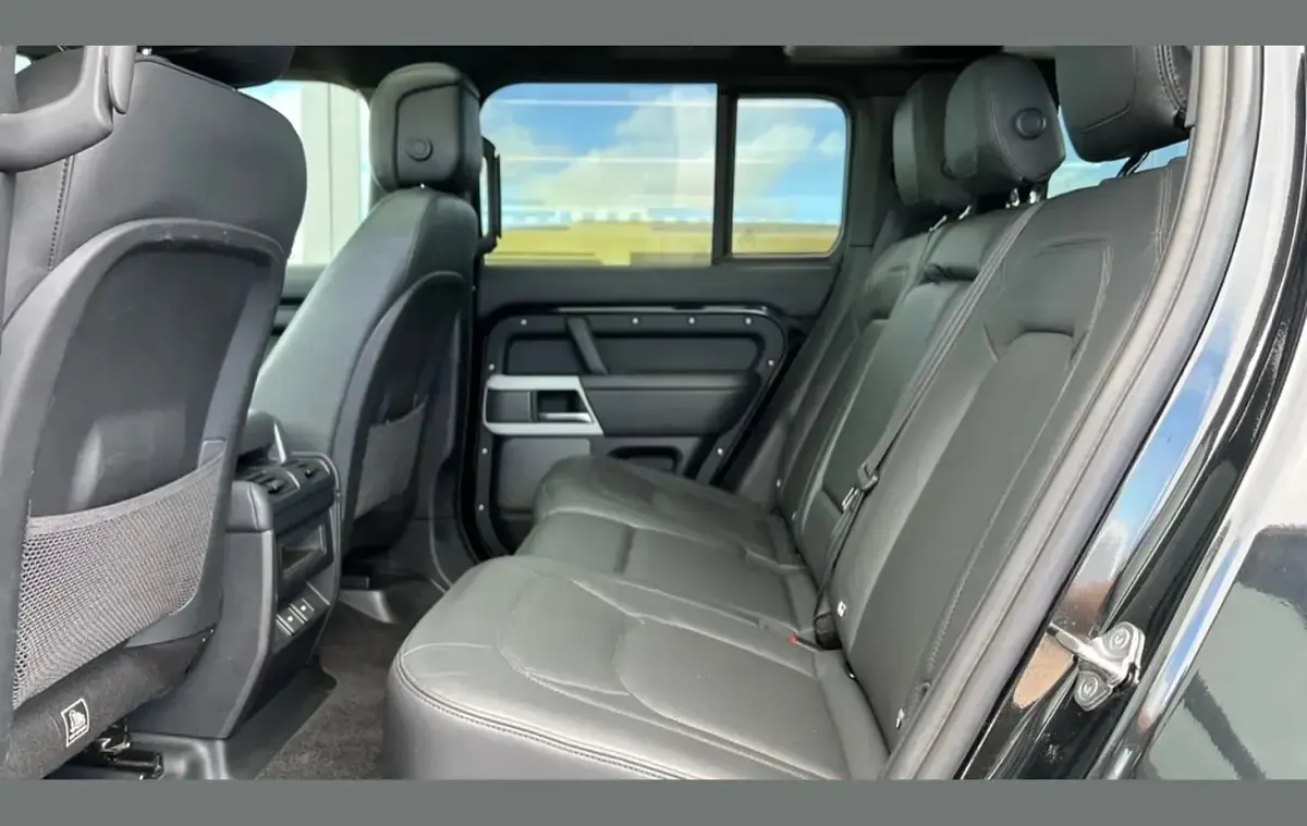 Used Land Rover Defender HSE 300 HP (220 kW) 2023 Black SUV