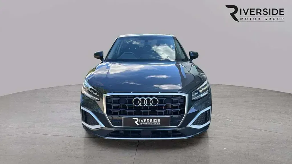 Usado Audi Q2 Sport 150 CV (110 kW) 2022 Gris SUV