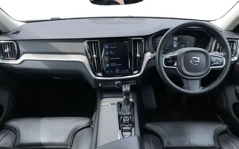 Used Volvo S60 Inscription 250 HP (183 kW) 2019 White Sedan
