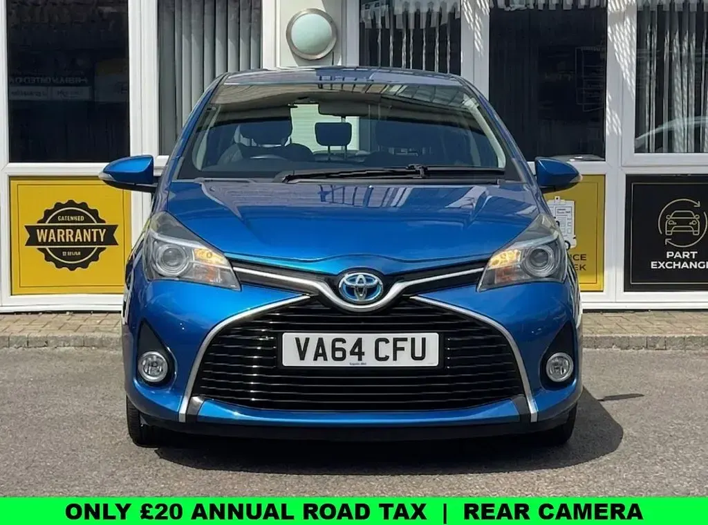 Used Toyota Yaris 101 HP (74 kW) 2015 Blue Hatchback