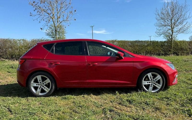 Used Seat Leon FR 131 HP (96 kW) 2019 Red Hatchback