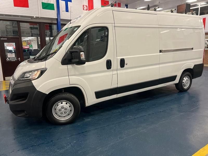 Used Peugeot Boxer 130 HP (95 kW) 2018 White Van