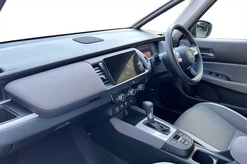 Used Honda Jazz Hybrid 109 HP (80 kW) 2023 White Hatchback