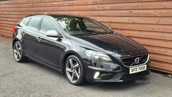 Used Volvo V40 R-Design 115 HP (84 kW) 2015 Black Hatchback