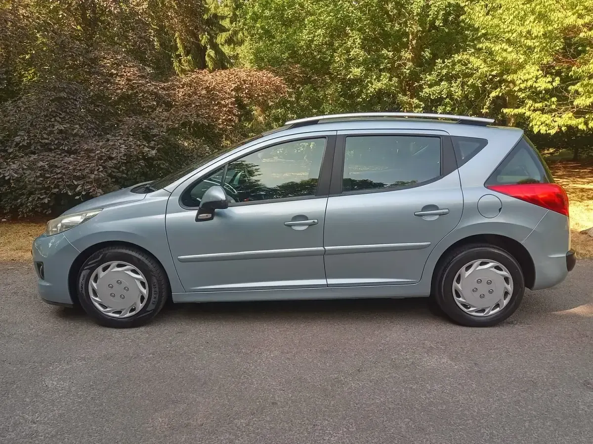 Used Peugeot 207 Active 95 HP (69 kW) 2011 Blue Estate