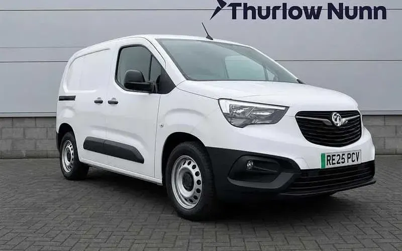Used Vauxhall Combo 100 kW (136 HP) 2025 White MPV