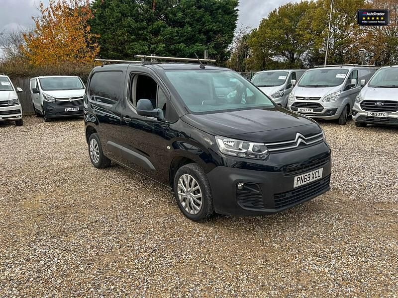 Used Citroën Berlingo Start 100 HP (73 kW) 2019 Black MPV