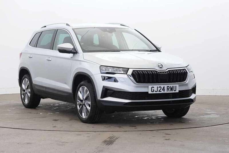 Brilliant silver metallic Used 2024 Skoda Karoq SE L SUV | £21,495 (Fair price) - Image 1/4