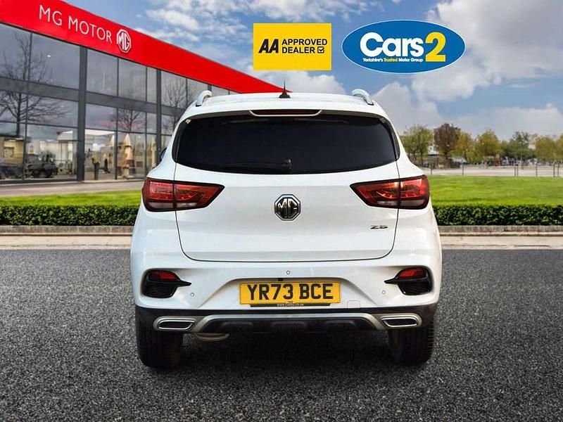 Used MG ZS Exclusive 110 HP (80 kW) 2023 White Sedan