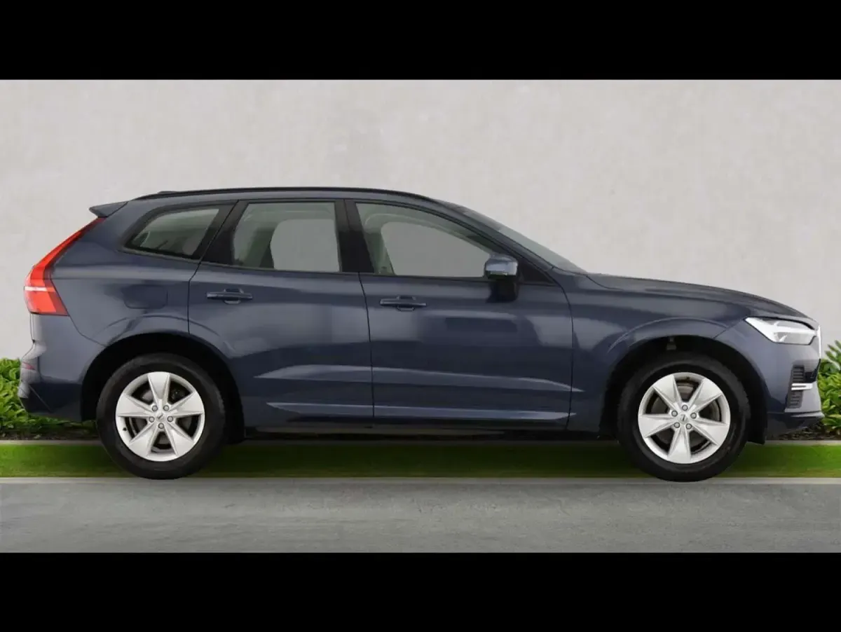 Usado Volvo XC60 Momentum 2022 Azul SUV