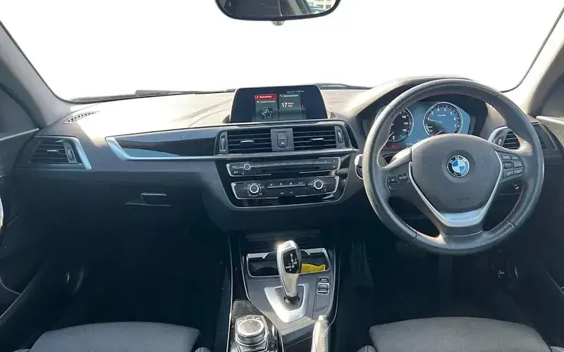 Used BMW 118 Sport Line 136 HP (100 kW) 2018 Blue Hatchback
