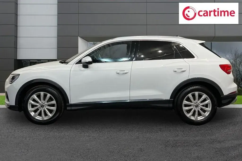 Begagnad Audi Q3 Sport 150 HK (110 kW) 2024 Vit SUV