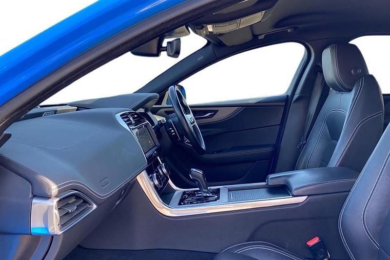 Used Jaguar XE 249 HP (183 kW) 2020 French racing blue Sedan