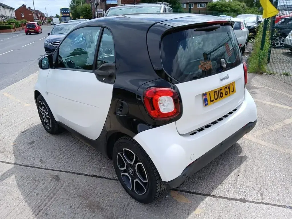 Used Smart ForTwo Coupé Premium 71 HP (52 kW) 2016 White Coupe
