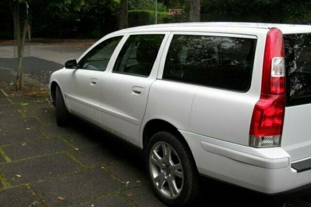 Used 2006 Volvo V70 Estate | £3,695 (Expensive) - Image 1/4