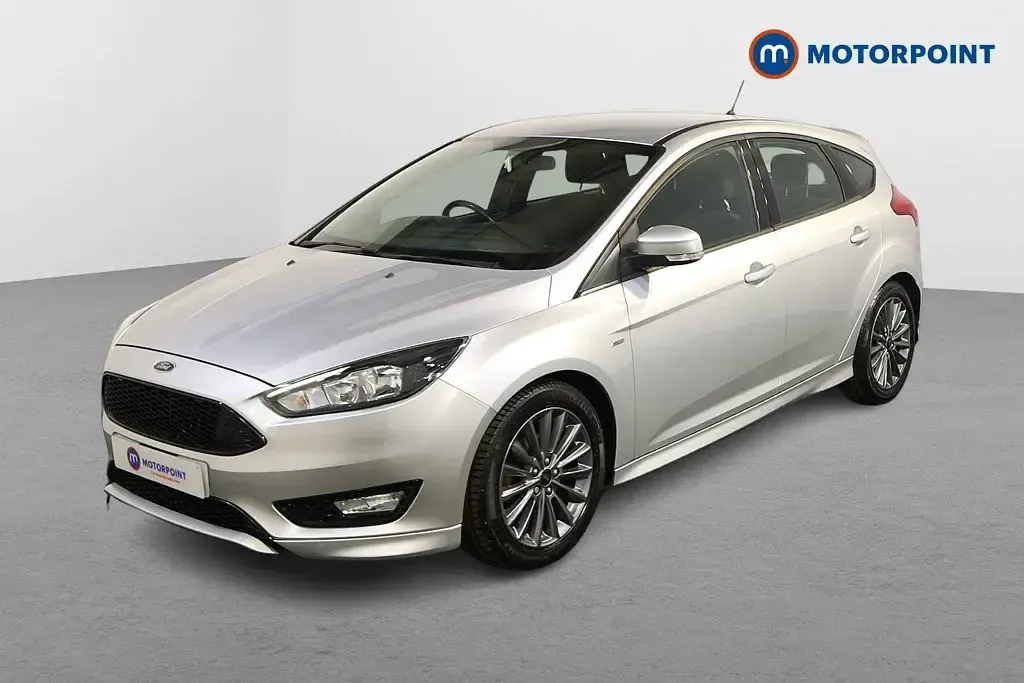 Used Ford Focus ST-Line 140 HP (102 kW) 2017 Silver Hatchback