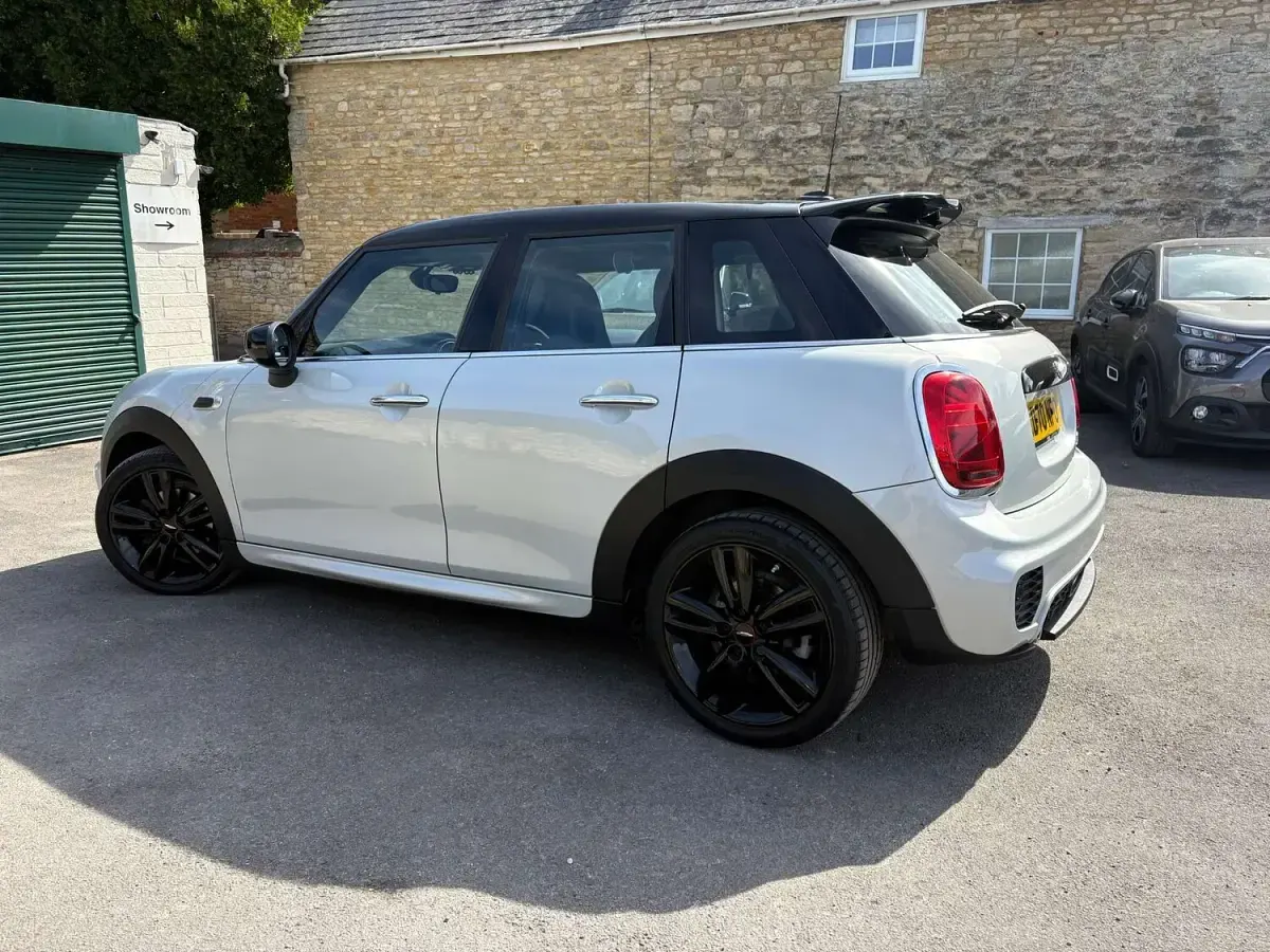 Used Mini Cooper Hatch 136 HP (100 kW) 2020 Silver Hatchback