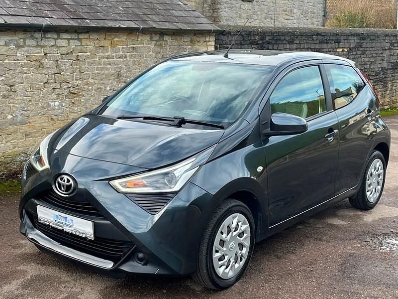 Used Toyota Aygo X-play 72 HP (52 kW) 2019 Grey Hatchback