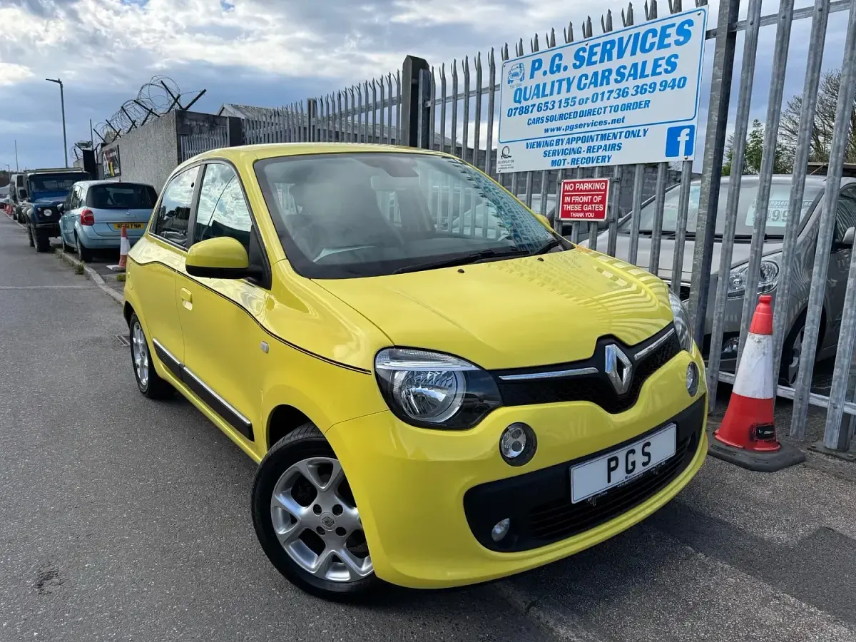 Used Renault Twingo Dynamique 70 HP (51 kW) 2014 Yellow Hatchback