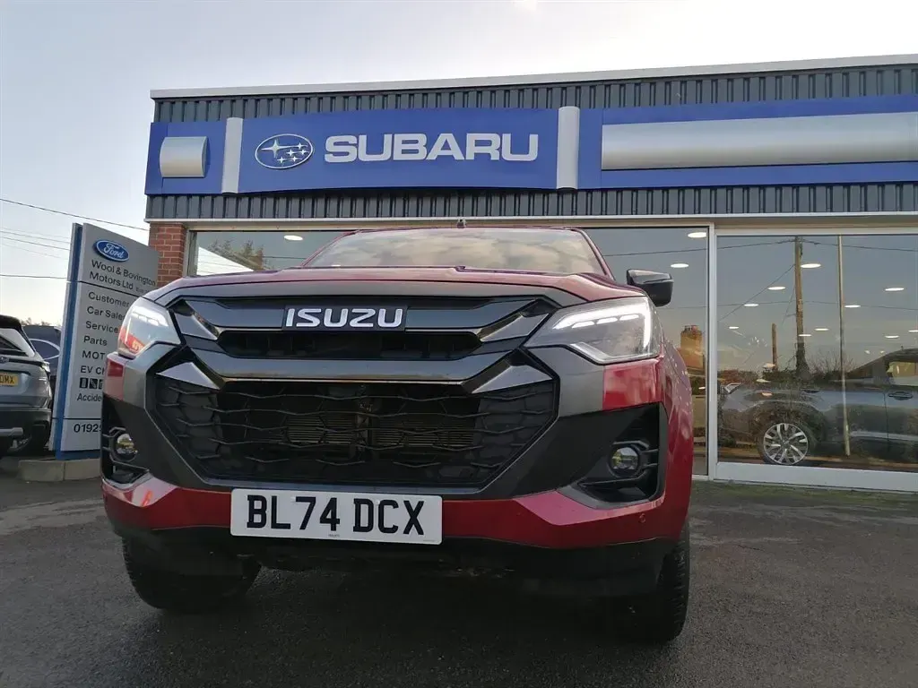 Begagnad Isuzu D-Max 163 HK (119 kW) 2024 Röd Pickup