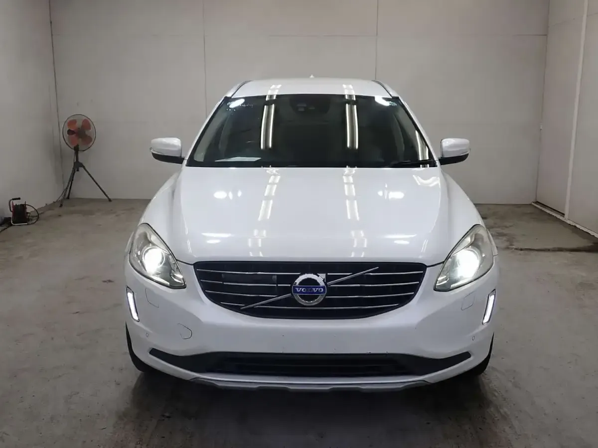 Used Volvo XC60 SE 2016 White SUV