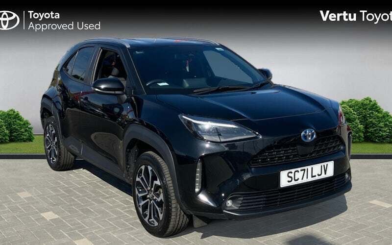 Used 2025 Toyota Yaris Hybrid Design Estate | £18,403 (Super price) - Image 1/4