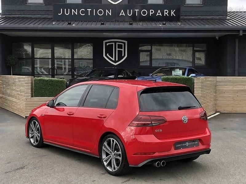 Begagnad VW Golf VII GTD 184 HK (135 kW) 2018 Röd Halvkombi