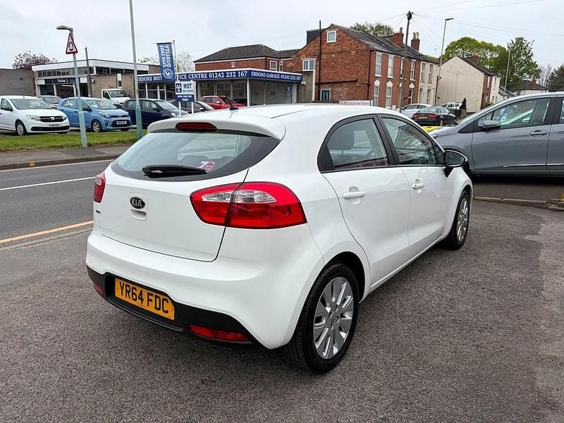 Used Kia Rio 107 HP (78 kW) 2014 White Hatchback