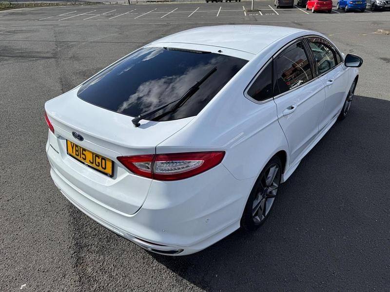 Used Ford Mondeo Titanium 180 HP (132 kW) 2015 White Hatchback