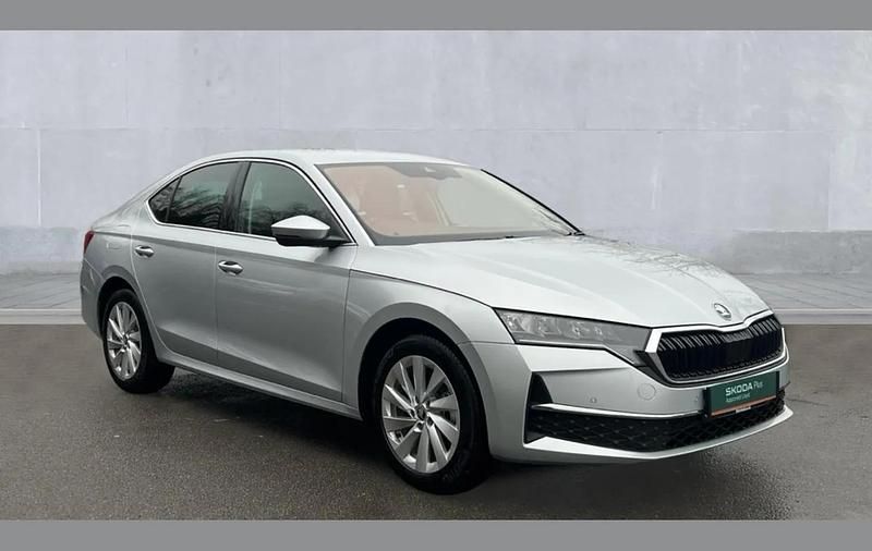 Brilliant silver metallic New 2025 Skoda Octavia SE L Hatchback | £25,990 (Fair price) - Image 1/4