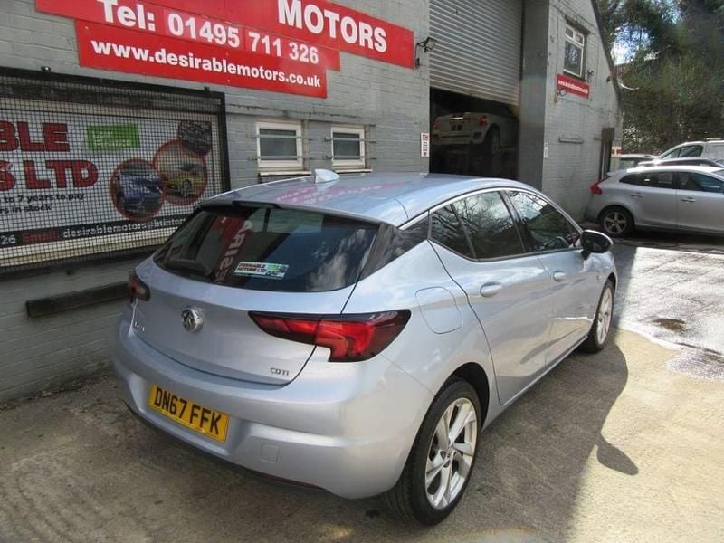 Used Vauxhall Astra SRi 136 HP (100 kW) 2017 Silver Hatchback