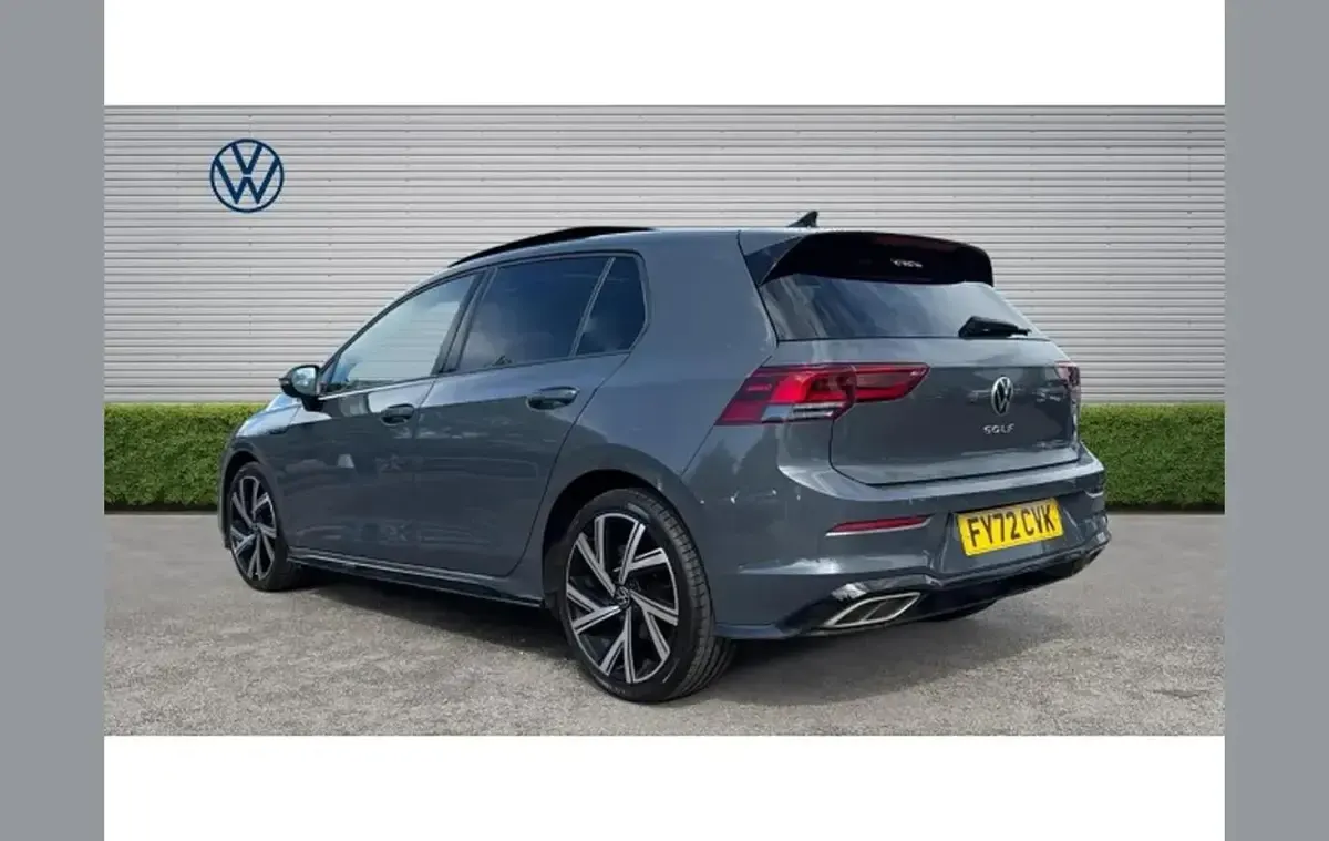 Second-hand VW Golf VIII R-line 130 CP (95 kW) 2022 Gri Hatchback