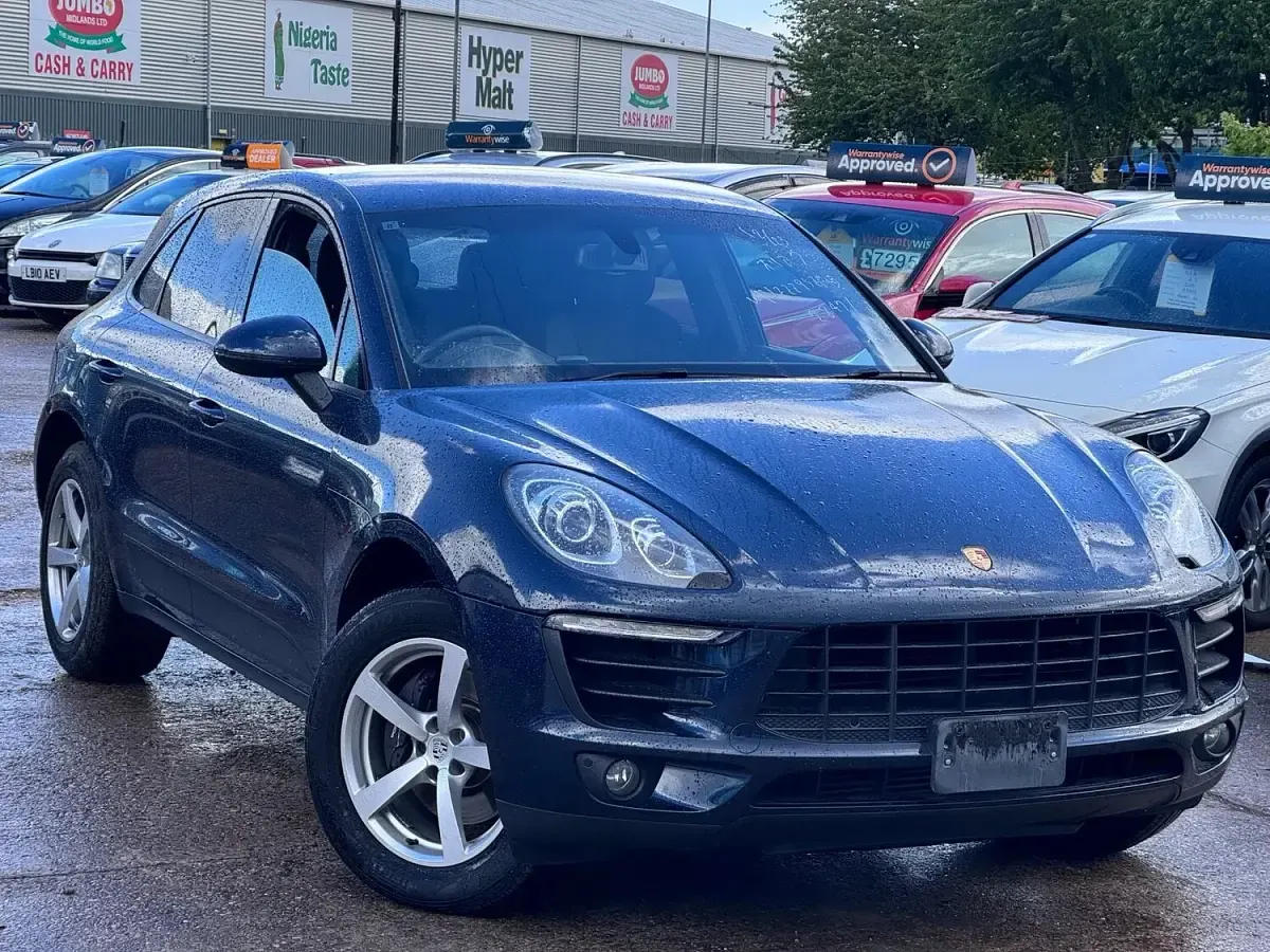 Used Porsche Macan 252 HP (185 kW) 2024 Black SUV