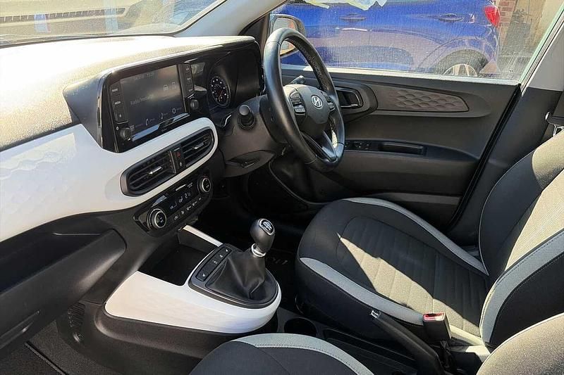 Used Hyundai i10 Premium 67 HP (49 kW) 2022 Green Hatchback