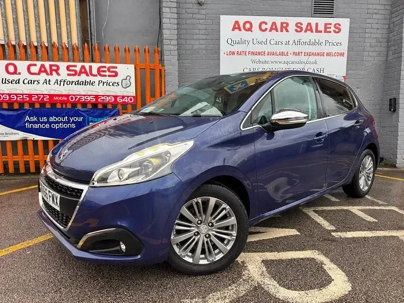 Used Peugeot 208 Allure 100 HP (73 kW) 2016 Blue Hatchback