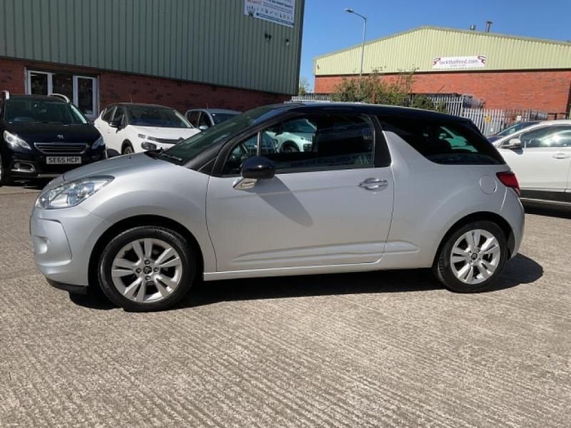 Usado Citroën DS3 110 HP (80 kW) 2010 Prateado Citadino