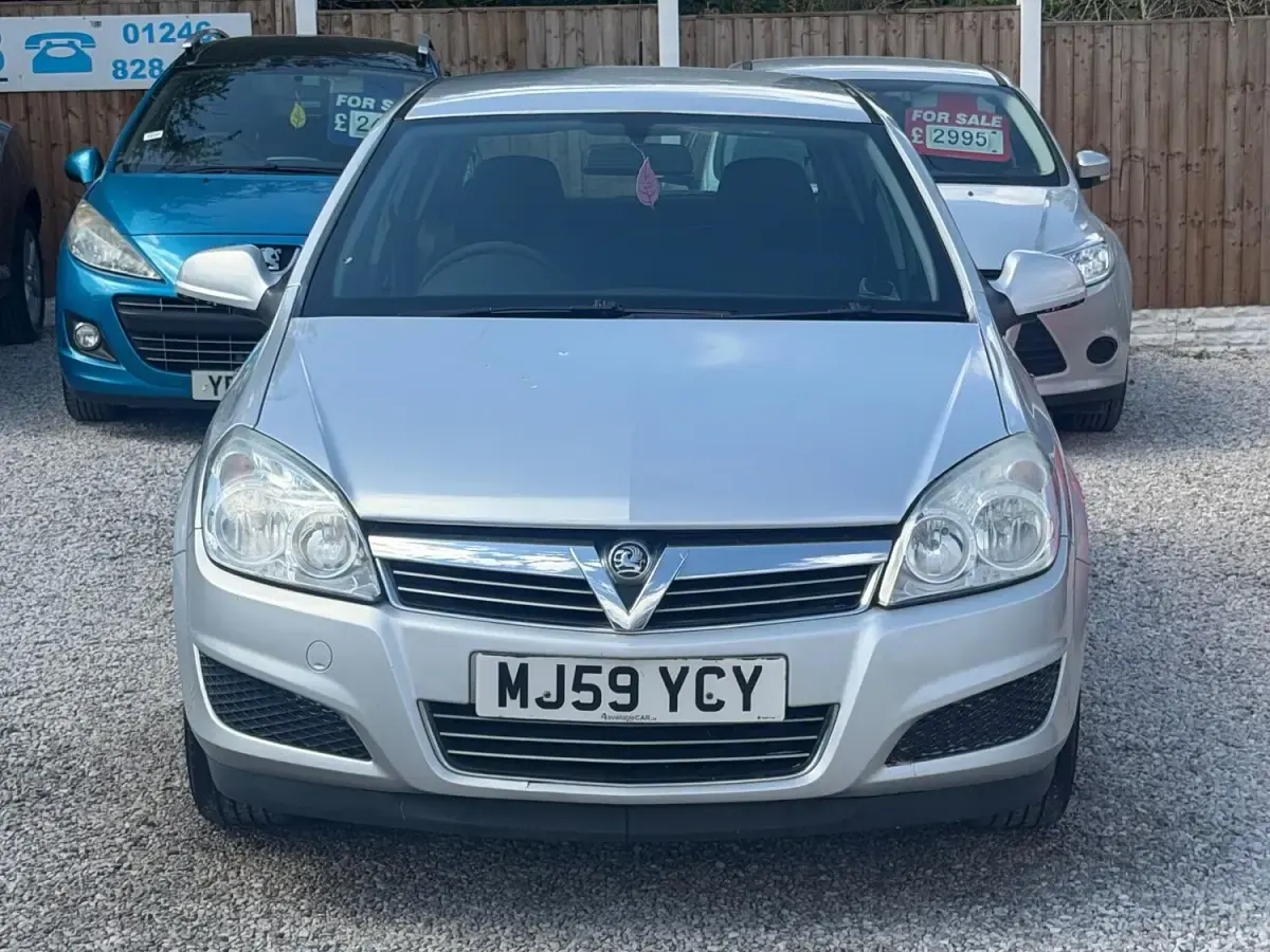 Used Vauxhall Astra Club 115 HP (84 kW) 2009 Silver Hatchback