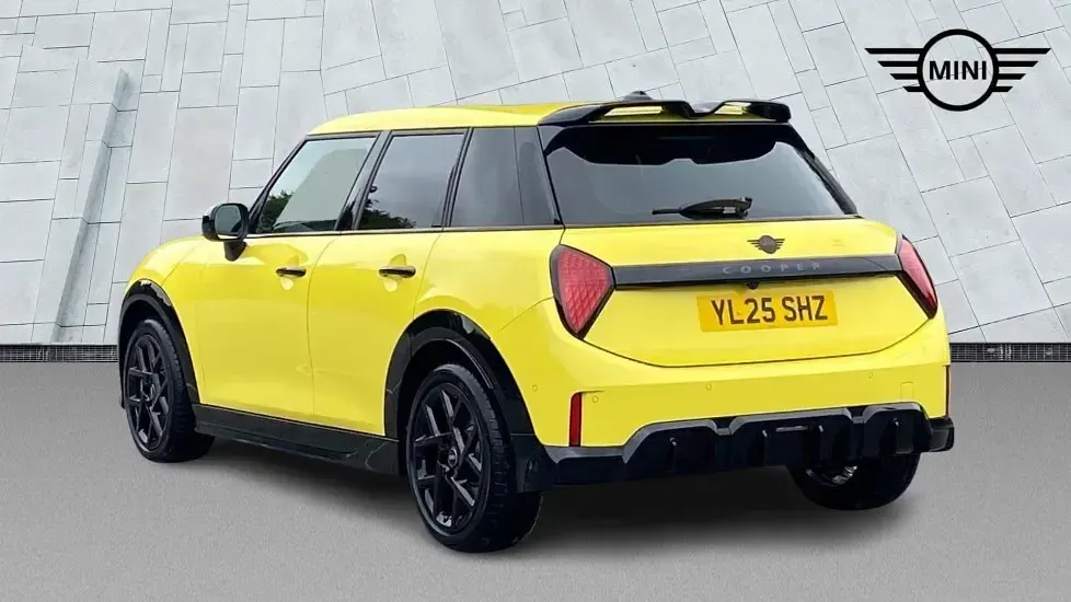 Used Mini Cooper Hatch 113 kW (154 HP) 2025 Yellow Hatchback