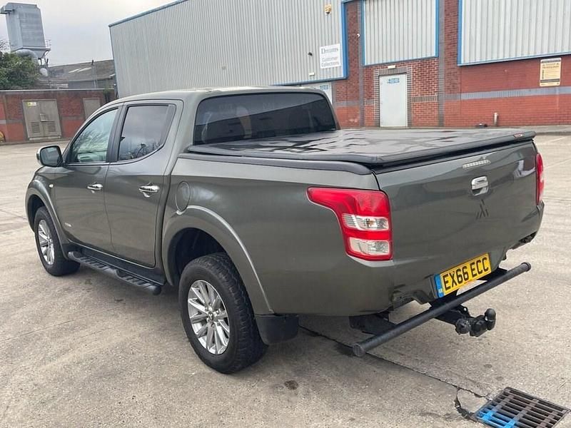 Used Mitsubishi L200 178 HP (130 kW) 2016 Green Pickup