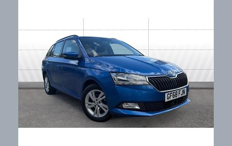 Used Skoda Fabia SE 95 HP (69 kW) 2018 Blue Estate