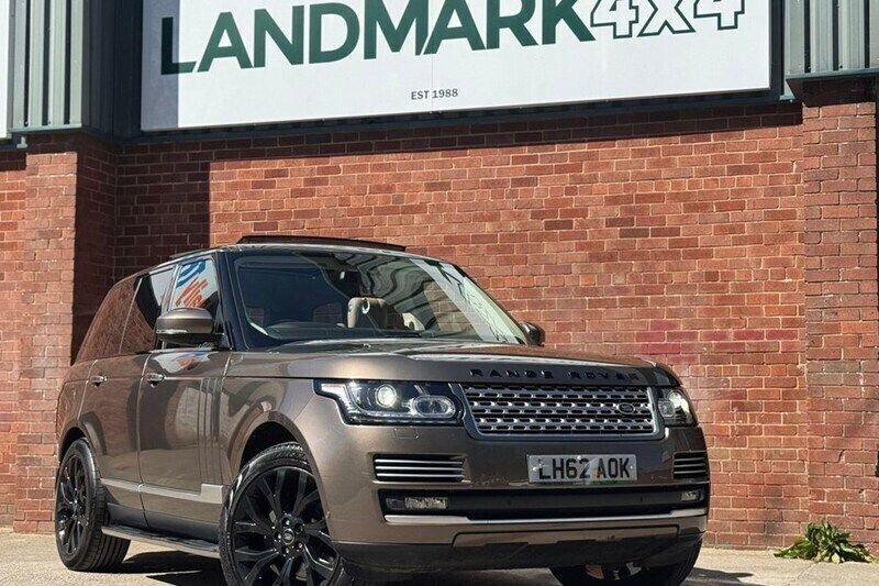 Used 2013 Land Rover Range Rover Vogue SE SUV | £15,975 (Fair price) - Image 1/1