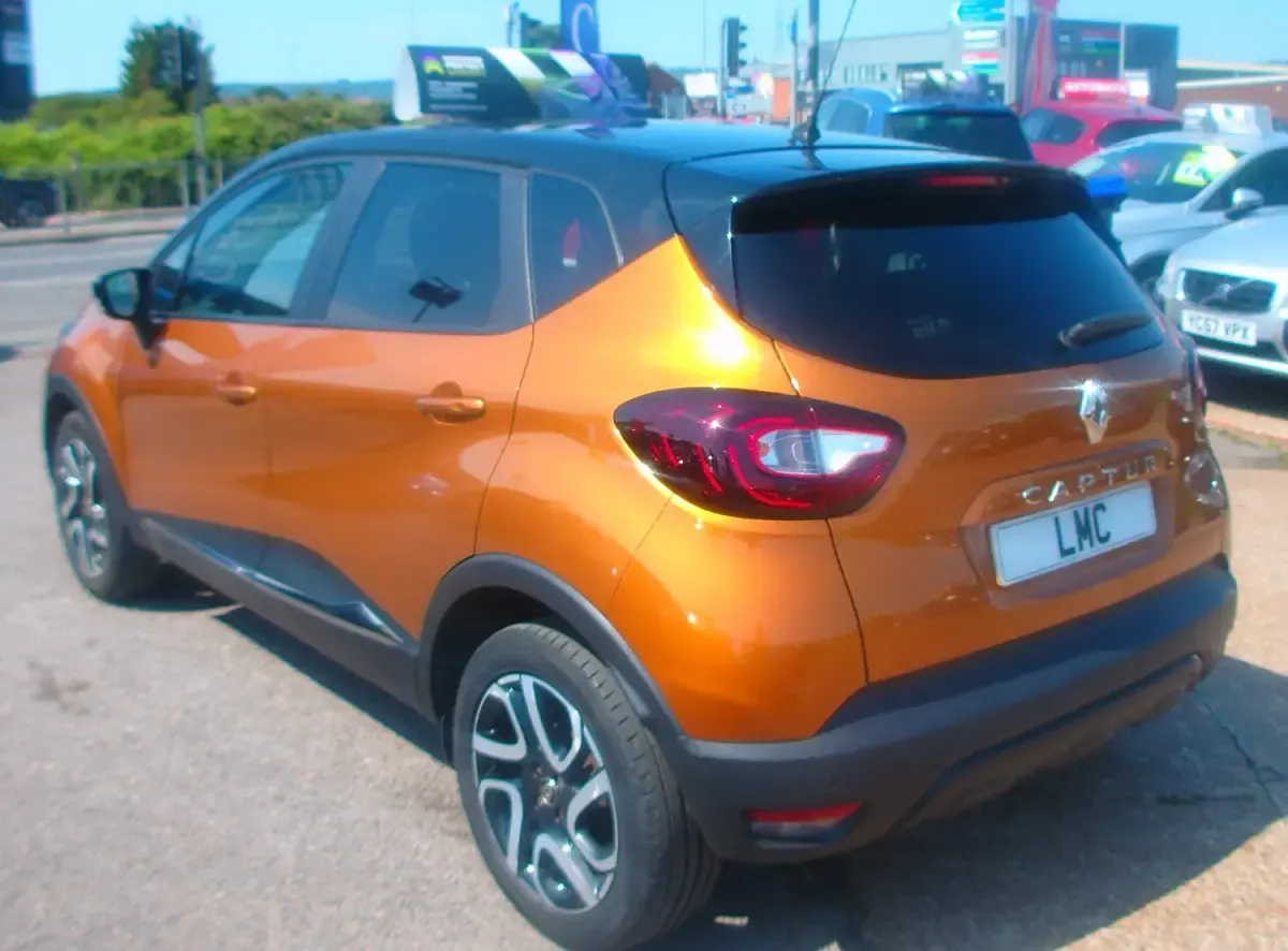 Used Renault Captur Iconic 90 HP (66 kW) 2019 Orange/black SUV