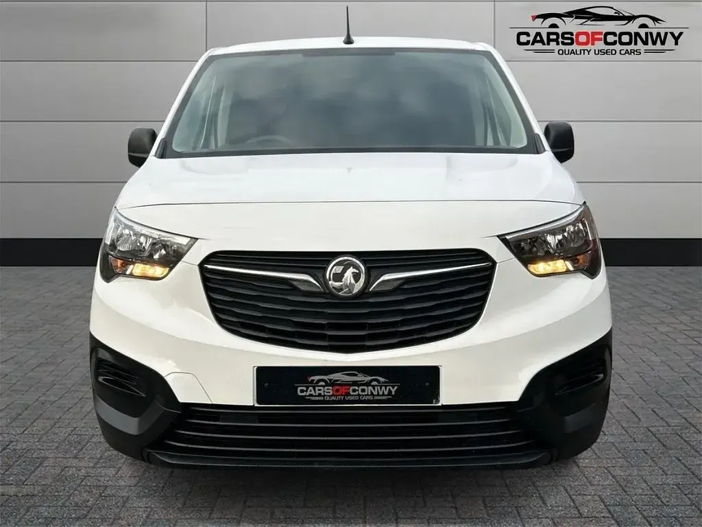 Used Vauxhall Combo Edition 100 HP (73 kW) 2021 White Van